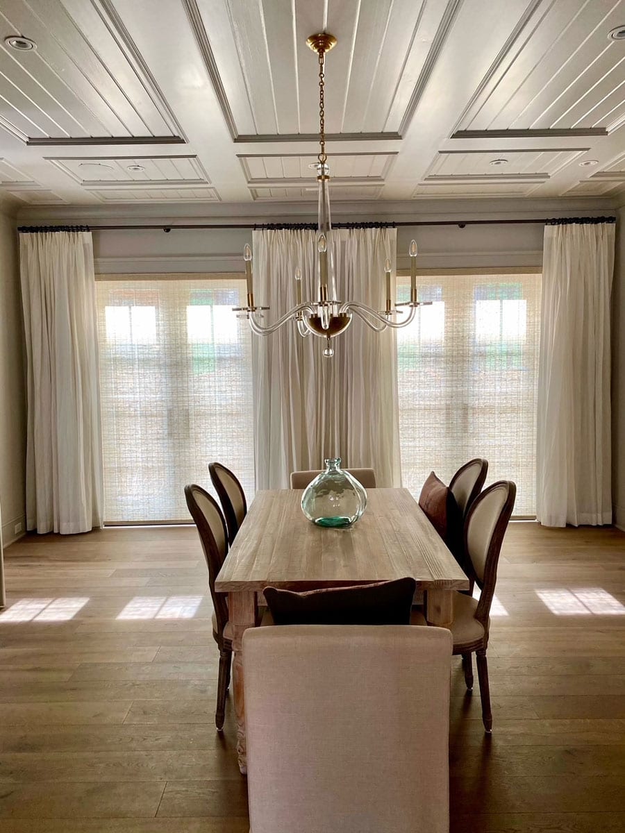 dining room in Houston with floor to ceiling draperies